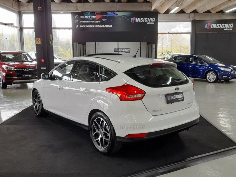 FORD - FOCUS - 2018 - Branca