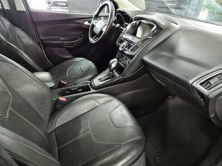 FORD - FOCUS - 2016 - Branca