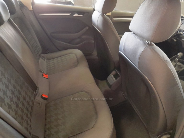 AUDI - A3 - 2014 - Branca