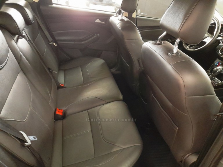 FORD - FOCUS - 2016 - Cinza