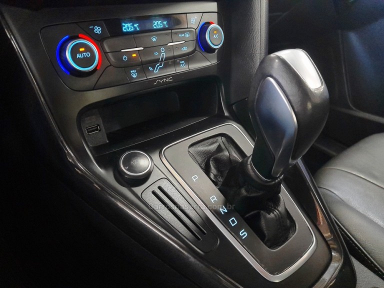FORD - FOCUS - 2018 - Cinza