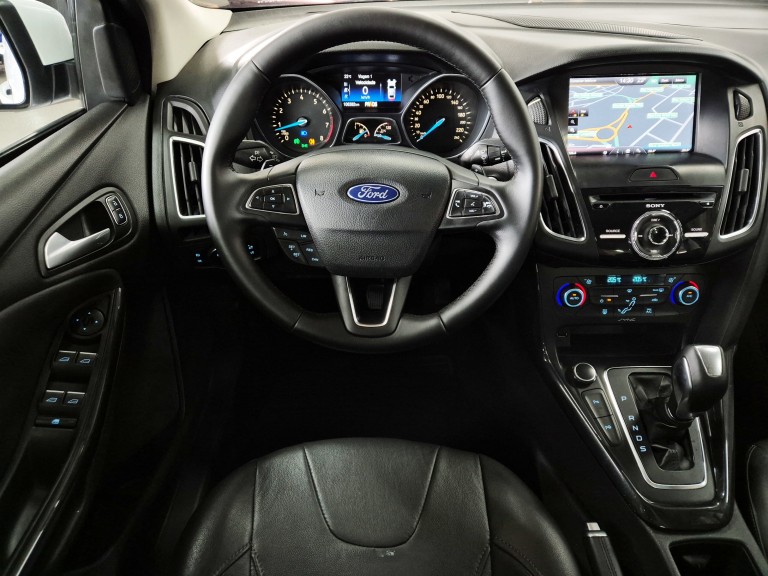 FORD - FOCUS - 2016 - Branca