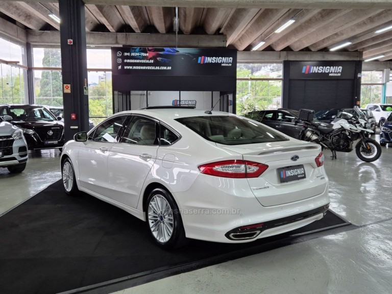 FORD - FUSION - 2015 - Branca
