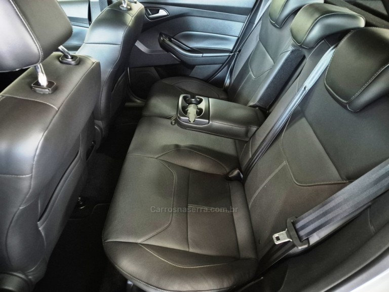 FORD - FOCUS - 2016 - Branca