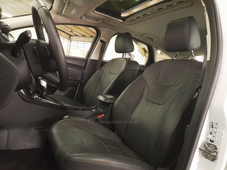 FORD - FOCUS - 2018 - Branca