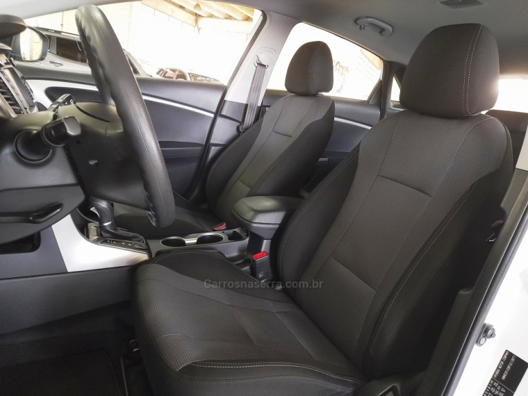 HYUNDAI - I30 - 2015 - Branca