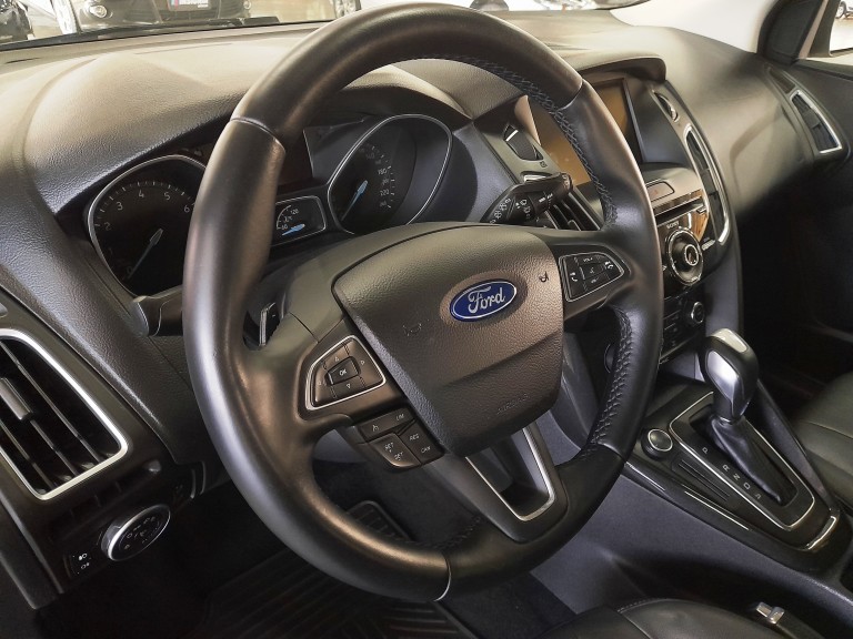 FORD - FOCUS - 2016 - Branca