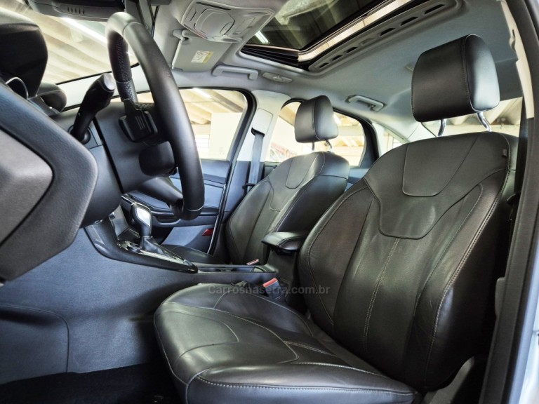 FORD - FOCUS - 2016 - Prata
