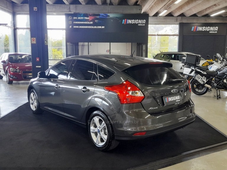 FORD - FOCUS - 2015 - Cinza