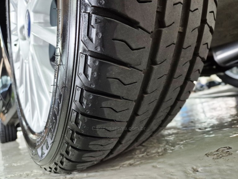 FORD - FIESTA - 2016 - Preta