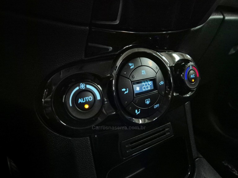 FORD - FIESTA - 2016 - Preta