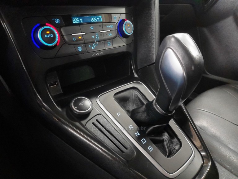 FORD - FOCUS - 2016 - Cinza