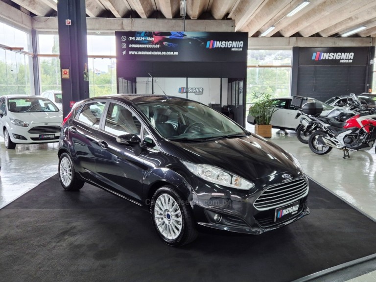 FORD - FIESTA - 2016 - Preta