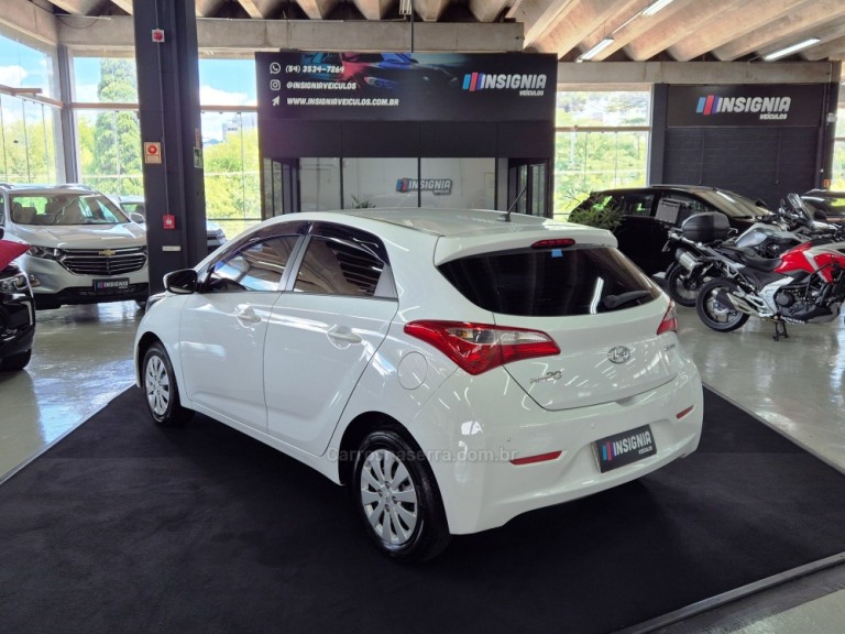 HYUNDAI - HB20 - 2015 - Branca