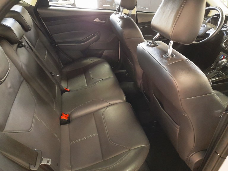 FORD - FOCUS - 2016 - Branca