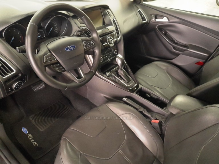 FORD - FOCUS - 2016 - Cinza