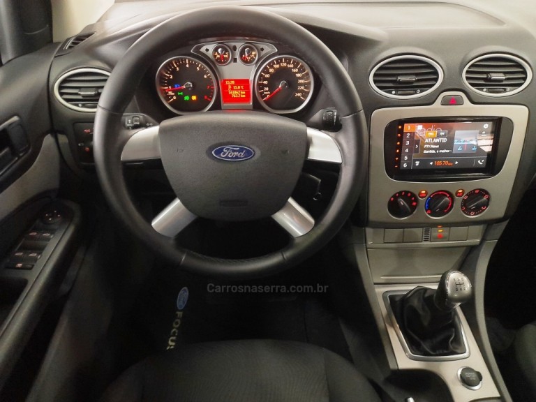 FORD - FOCUS - 2013 - Branca