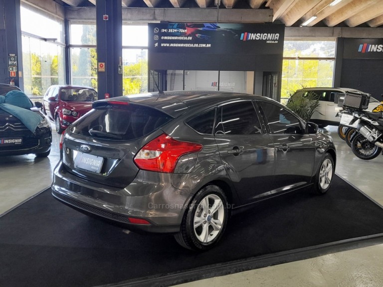 FORD - FOCUS - 2015 - Cinza
