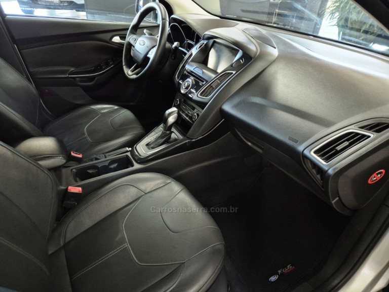 FORD - FOCUS - 2016 - Prata