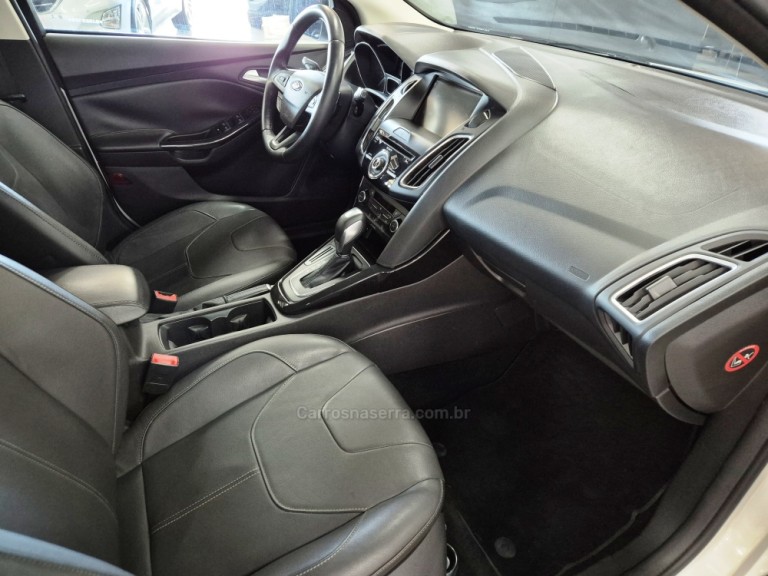 FORD - FOCUS - 2016 - Branca
