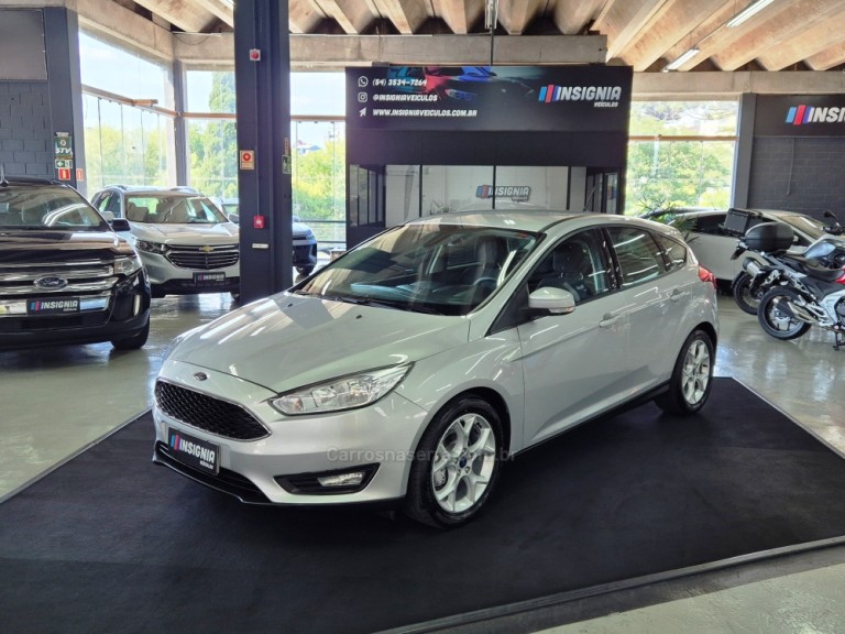 FORD - FOCUS - 2019 - Prata