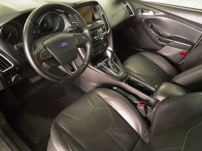 FORD - FOCUS - 2016 - Cinza