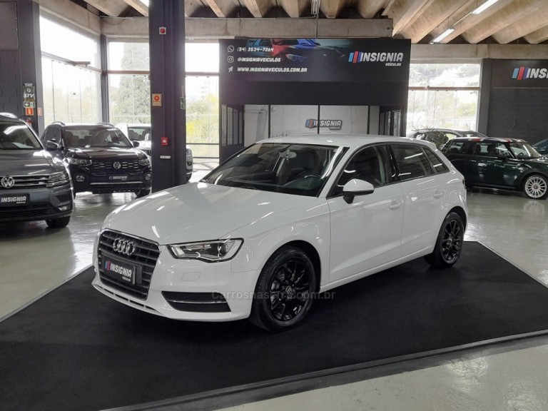AUDI - A3 - 2014 - Branca