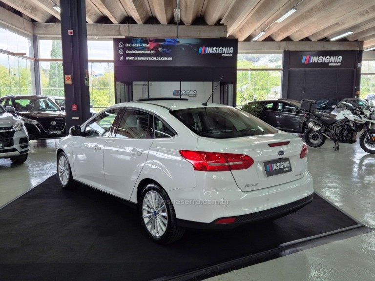 FORD - FOCUS - 2016 - Branca