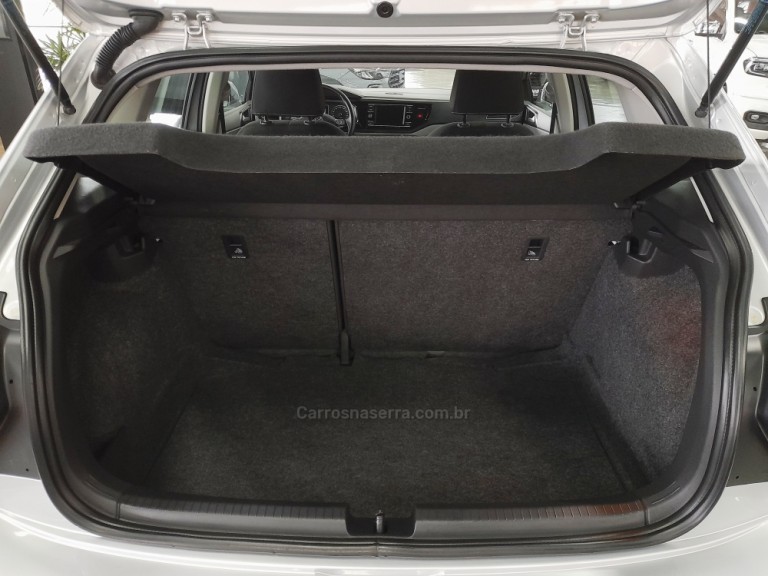 VOLKSWAGEN - POLO - 2018 - Prata