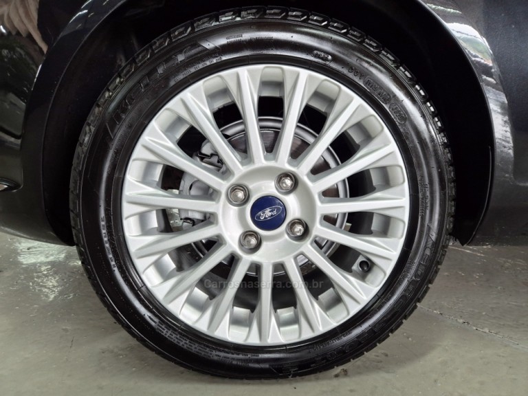 FORD - FIESTA - 2016 - Preta