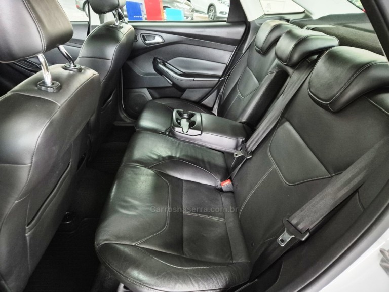 FORD - FOCUS - 2016 - Branca