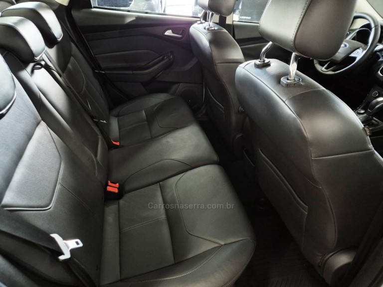 FORD - FOCUS - 2016 - Branca
