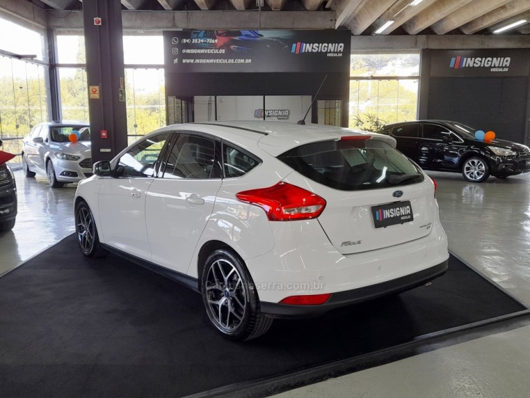 FORD - FOCUS - 2016 - Branca