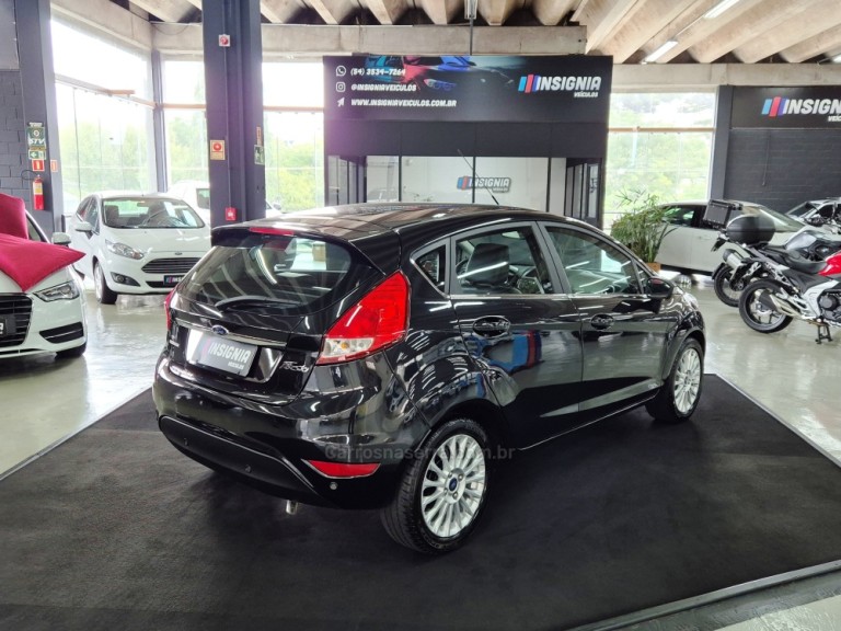 FORD - FIESTA - 2016 - Preta