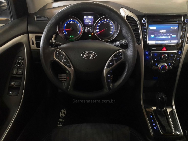 HYUNDAI - I30 - 2015 - Branca