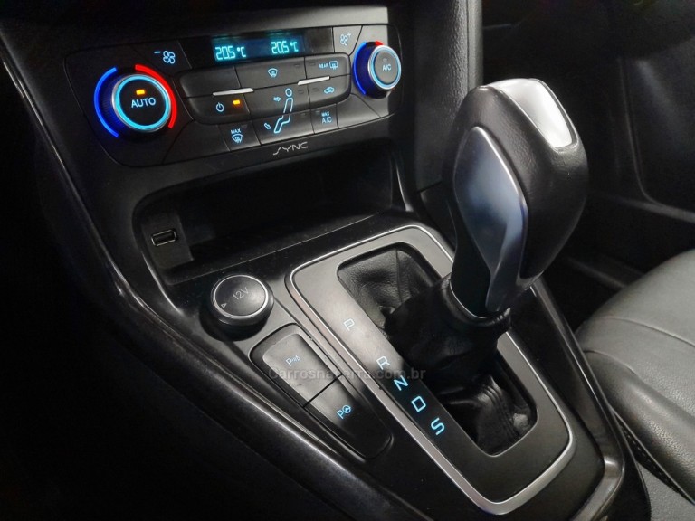 FORD - FOCUS - 2018 - Branca