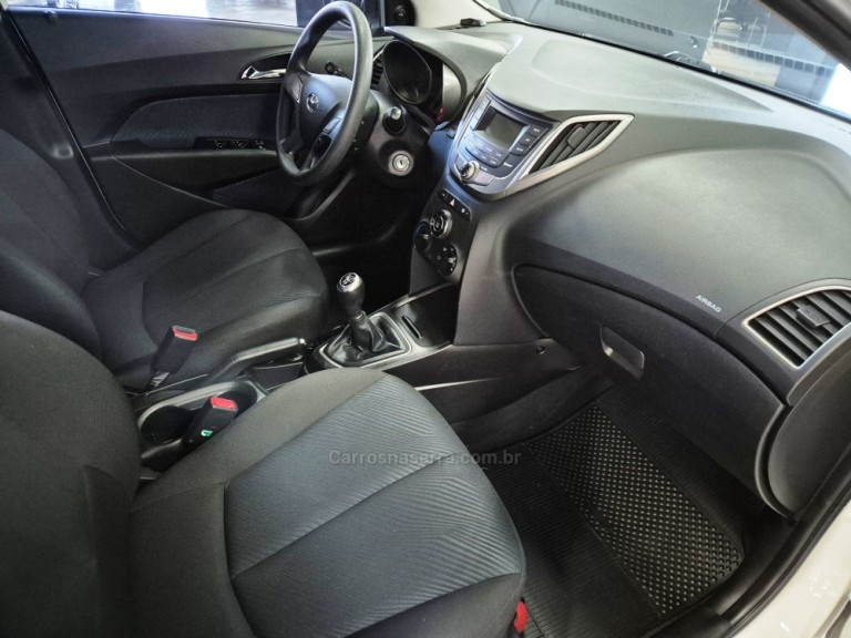 HYUNDAI - HB20 - 2015 - Branca