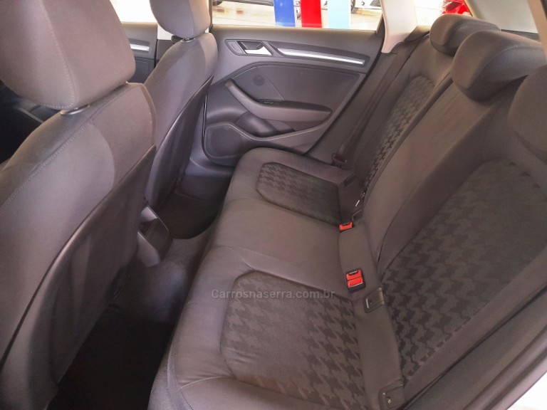 AUDI - A3 - 2014 - Branca