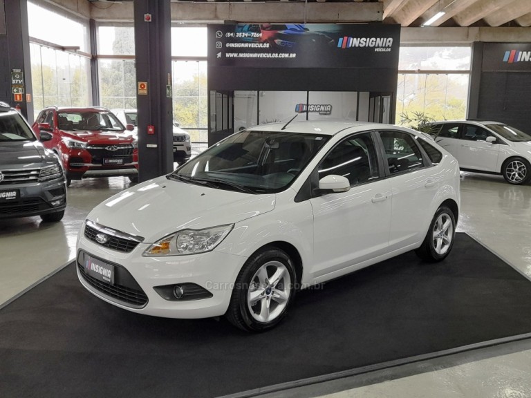 FORD - FOCUS - 2013 - Branca