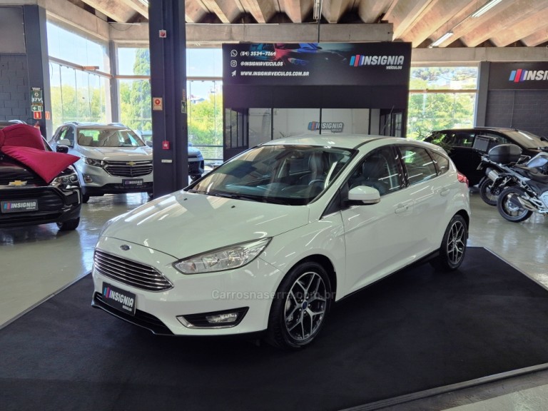 FORD - FOCUS - 2016 - Branca