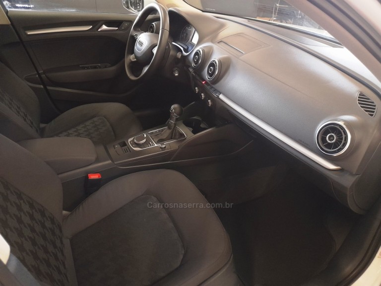 AUDI - A3 - 2014 - Branca