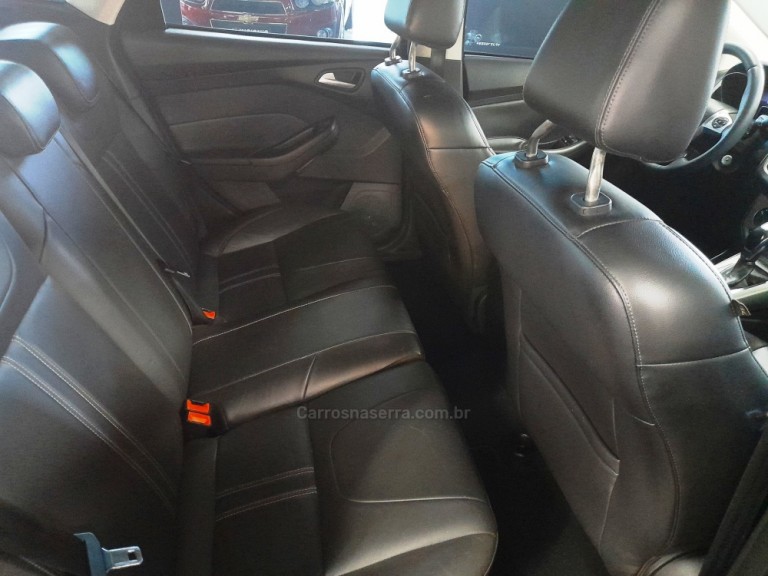 FORD - FOCUS - 2015 - Cinza