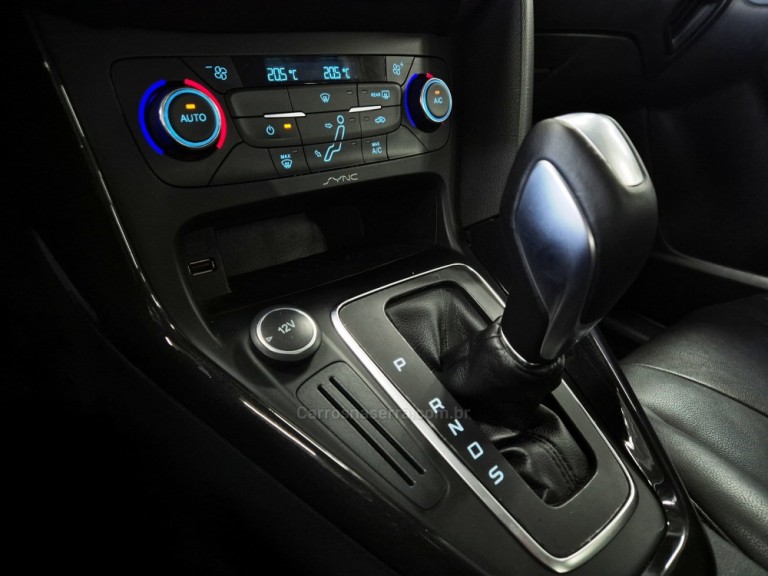 FORD - FOCUS - 2016 - Branca