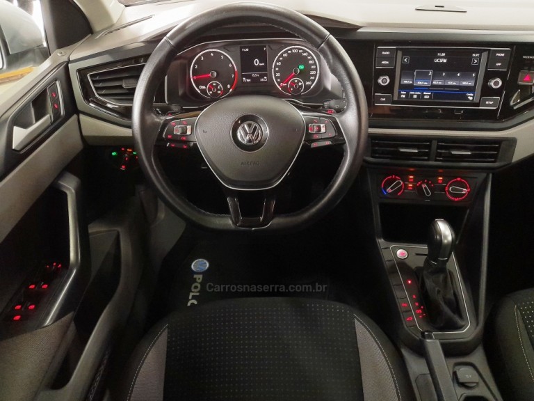 VOLKSWAGEN - POLO - 2018 - Prata