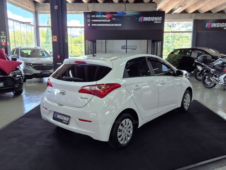 HYUNDAI - HB20 - 2015 - Branca