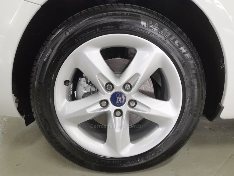 FORD - FOCUS - 2013 - Branca