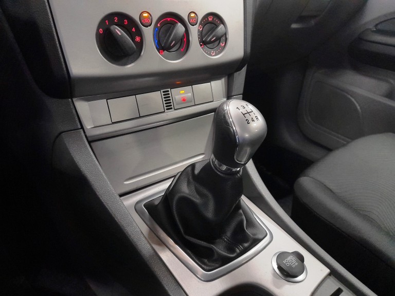 FORD - FOCUS - 2013 - Branca
