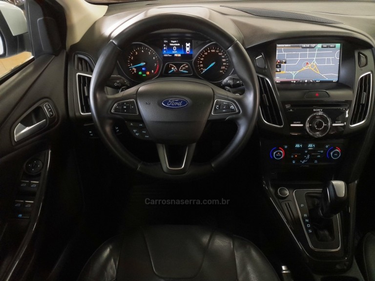 FORD - FOCUS - 2016 - Branca
