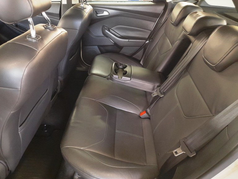 FORD - FOCUS - 2016 - Branca
