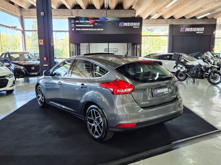 FORD - FOCUS - 2019 - Cinza